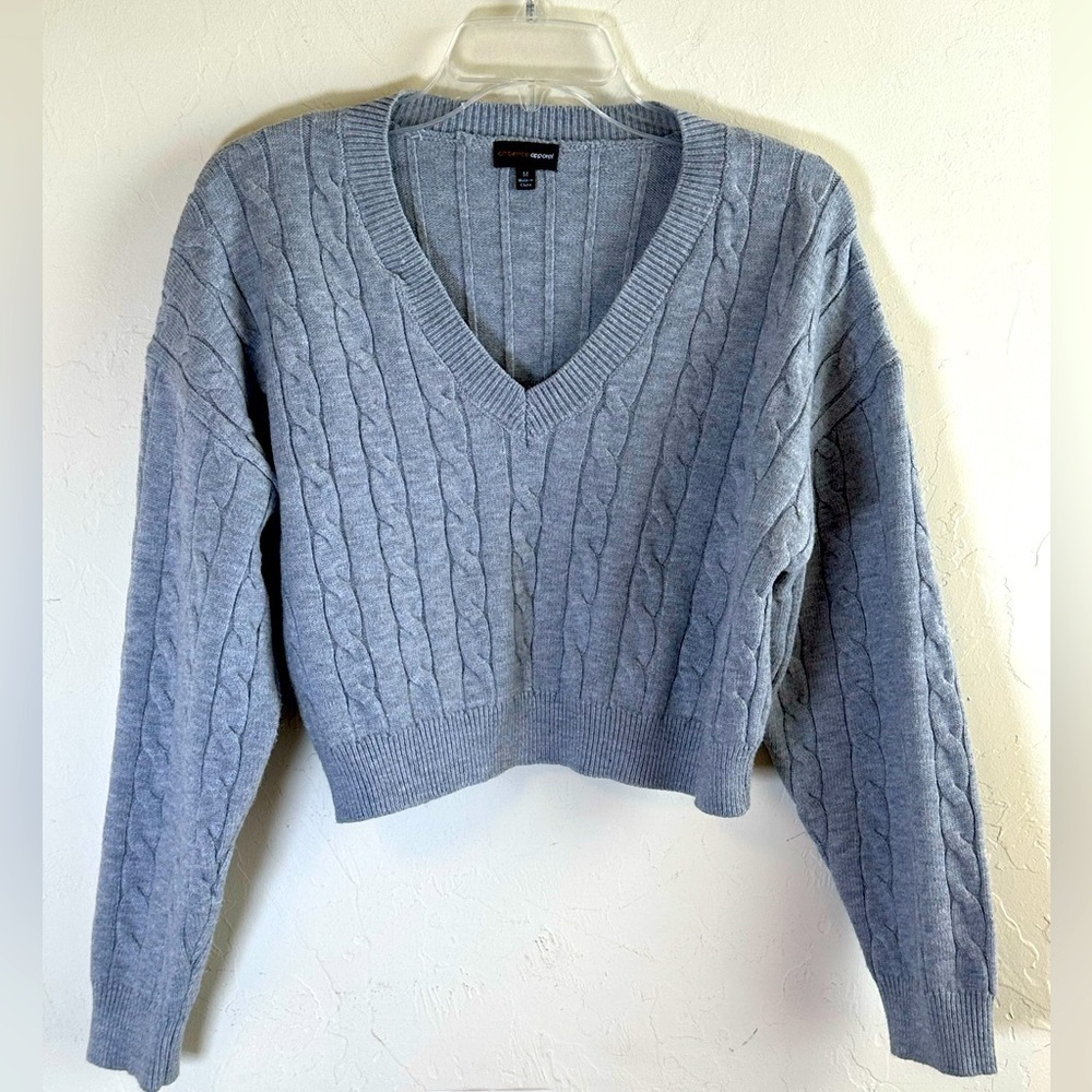 Cozy and Soft V-Neck Cable Knit Cropped Light Grey Sweater Sz M
